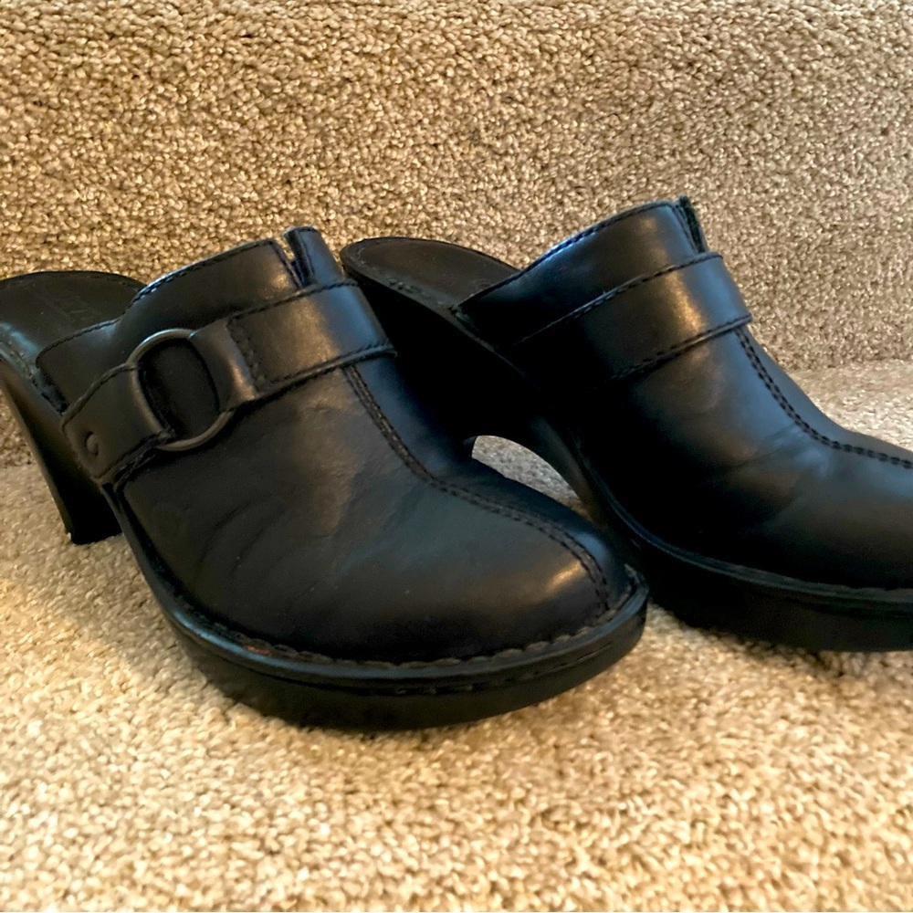 Born black clogs